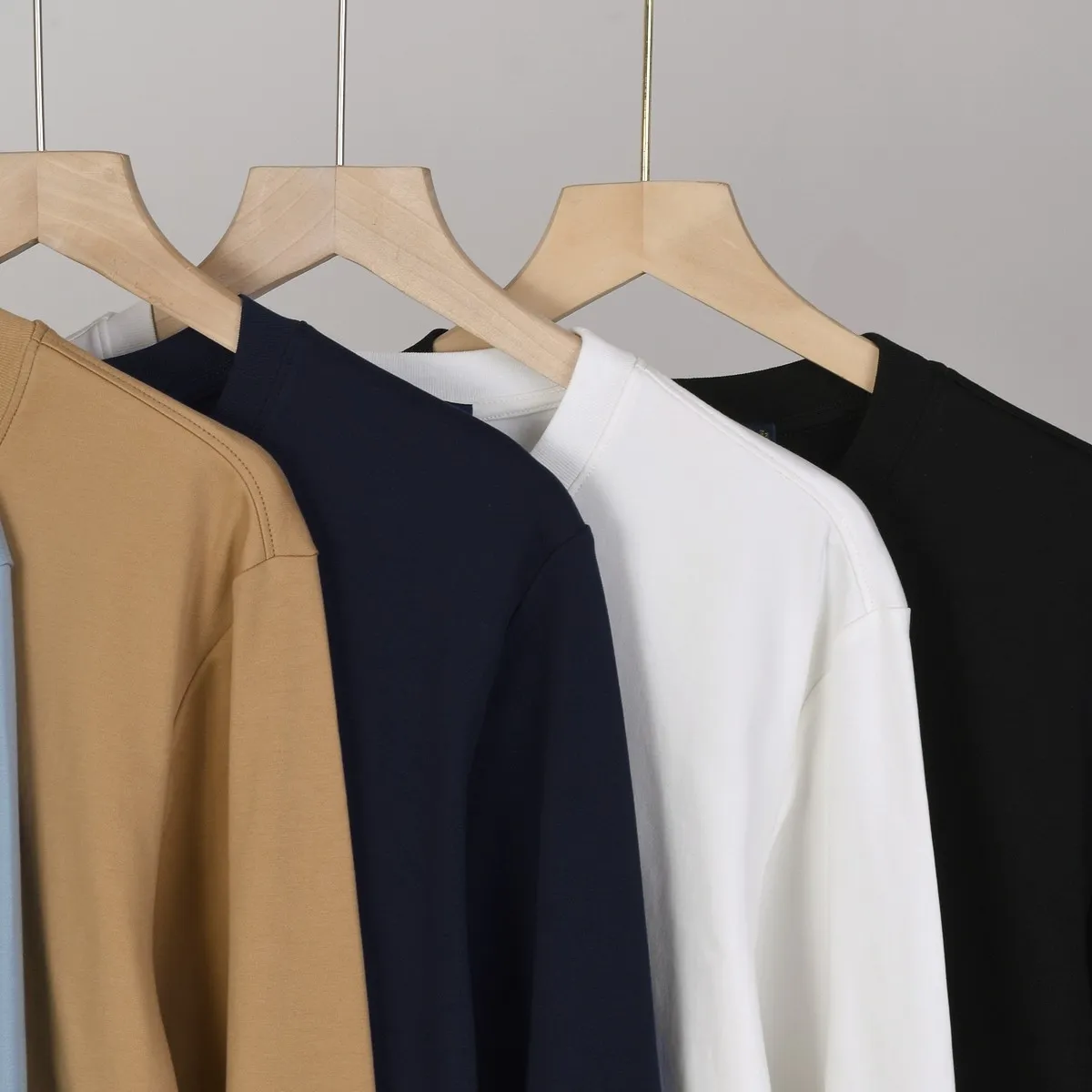 P154 501#Ralph Lauren pony round neck long-sleeved T-shirt Color: Black White Royal Blue Khaki Sky Blue Size: M-XXL Fabric: 230g water-soft cotton Water-soft cotton feels soft, does not pill, does not deform, is moisture-absorbent and breathable